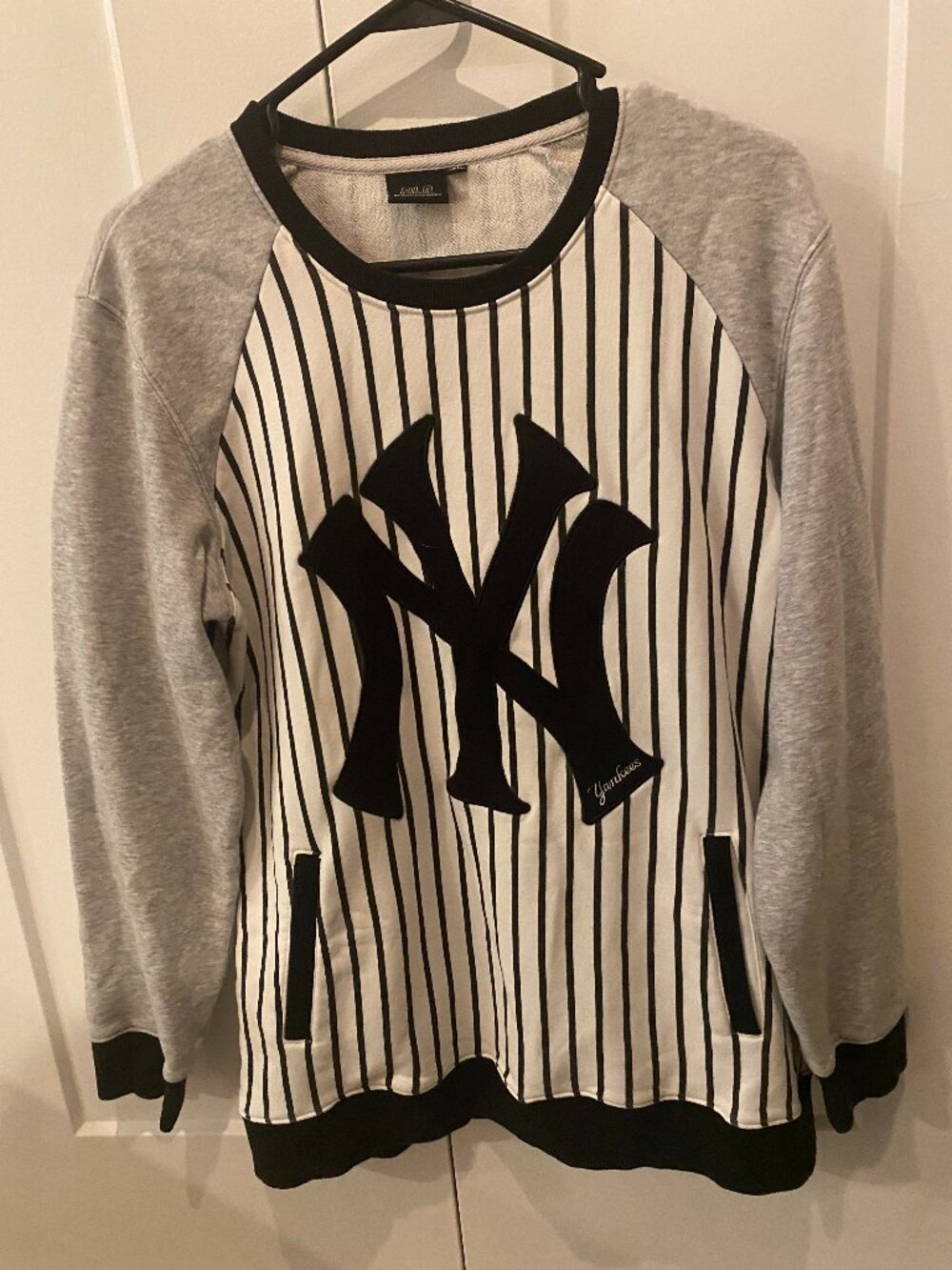 MLB New York Yankees XL Pinstripe Ragland Crewneck Sweatshirt Unisex